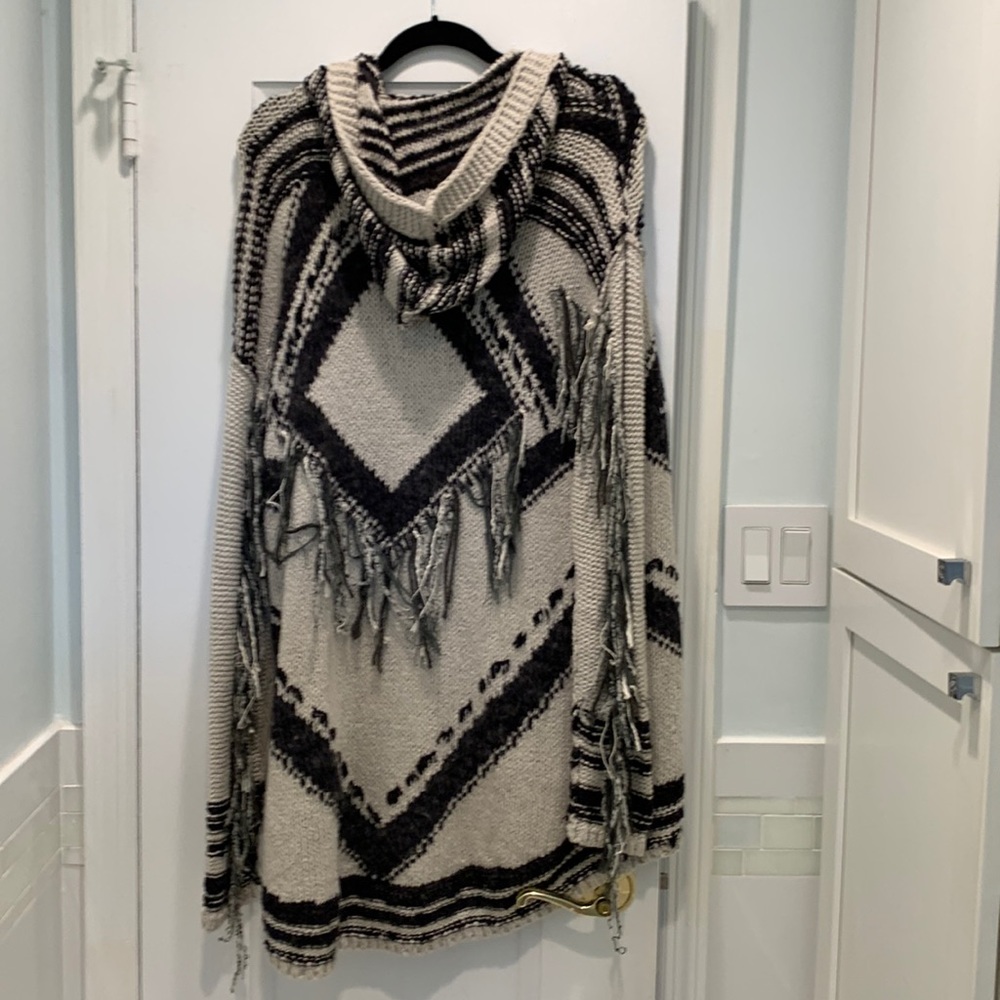 Free People. Never worn sweater. Bold black and grey print is great.